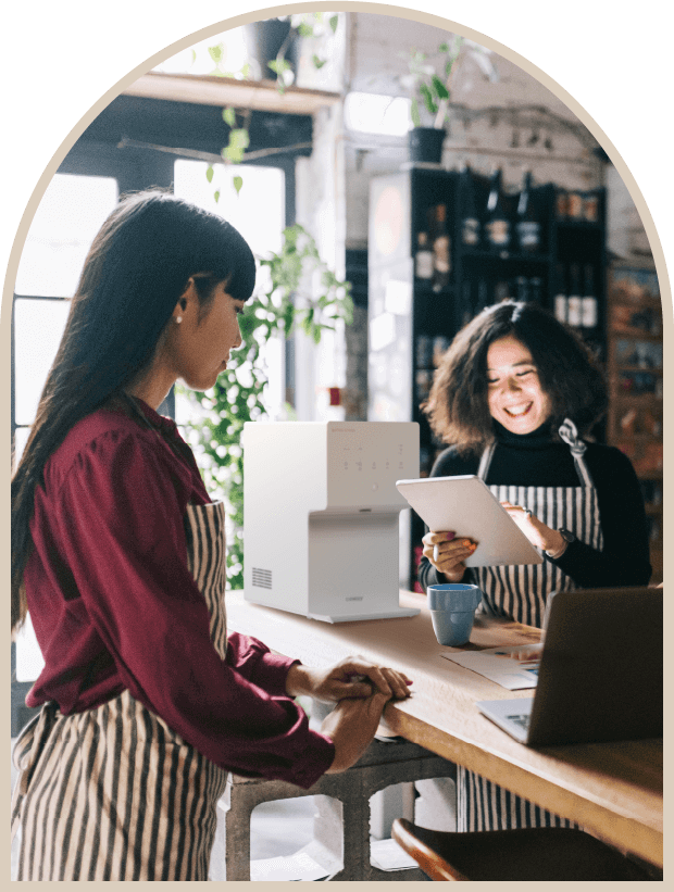 職場にもPure Life Sを置いてある様子の写真