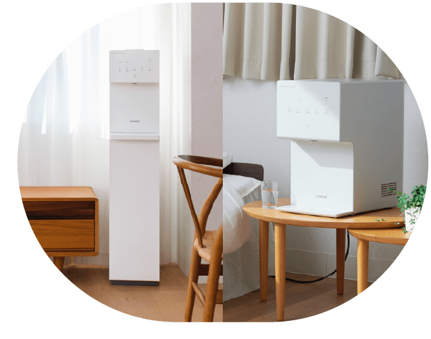 水を飲んでいる女性の写真