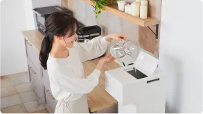 タンクに水を入れている様子のの写真