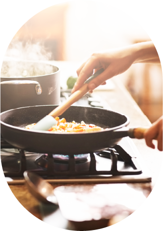 料理をしている様子