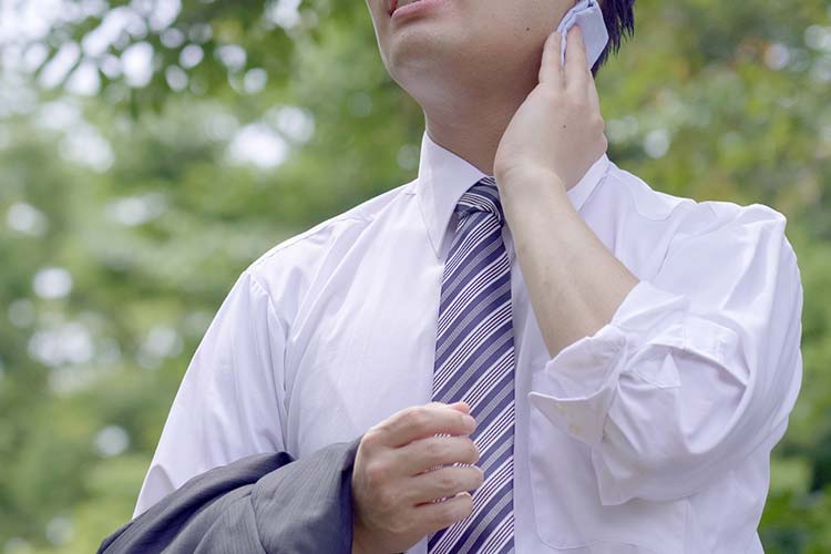 職場の熱中症対策とは？罰則付き！企業がすべきことと効果的な水分補給