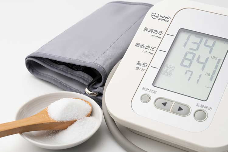 塩分摂りすぎをリセット！おすすめの飲み物と今日からできる対処法